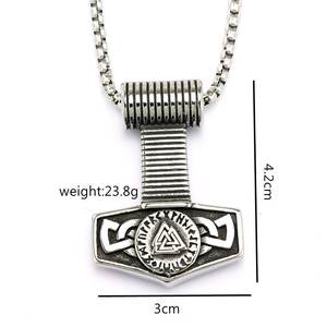 Collar Vikingo Unisex de Acero Inoxidable Nórdico con Diseño de Runas, Forma de Escudo, Geométrico Asimétrico, Regalo para Ropa - Product Image 5