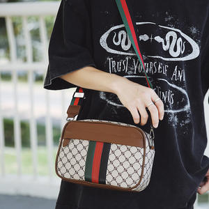 Nouveau <span class=keywords><strong>sac</strong></span> à dos bandoulière tendance pour <span class=keywords><strong>homme</strong></span>, style coréen, en PU, motif rayé, respirant, pour l'été, décontracté et professionnel - Product Image 3