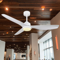 Ventilateur de plafond de lustres LED de marque propre pratique avec des lames en plastique ABS télécommande de moteur à courant continu pour l'application d'hôtels d'intérieur