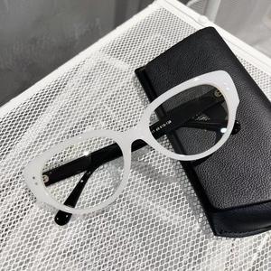 Monturas de gafas estilo ojo de gato M3-9017 para mujer, montura completa, lentes de PC con protección contra la luz azul, anti UV, remaches de puntos, estilo retro. - Product Image 4