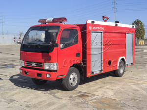 Camion de pompiers compact à prix abordable de Chine, 3 tonnes, 3000L, type de transmission 4x2 4x4, camion-citerne à eau pour caserne de pompiers municipale - Product Image 6
