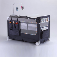 Lit de voyage pour bébé en fer avec table à langer et barre à jouets, idéal pour hôtel, chambre ou salon – Offre spéciale