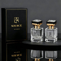 Botol parfum semprot kaca persegi Crimp mewah transparan 30 ml 50 ml 100 ml kustom dengan kotak hadiah