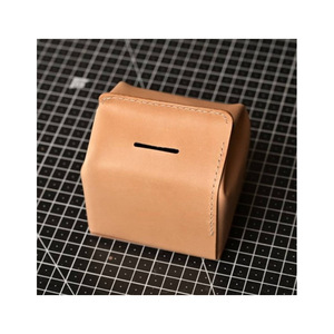 Tirelire créative en cuir PU personnalisable, tirelire minimaliste à monnayeur unidirectionnel, tirelire en forme de biberon. - Product Image 5