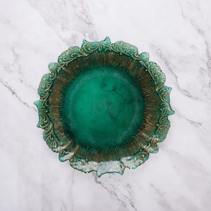 Nouvelle <span class=keywords><strong>assiette</strong></span> de chargeur en verre en gros pour la décoration de <span class=keywords><strong>table</strong></span> à manger <span class=keywords><strong>assiette</strong></span> de noël verte ronde - Product Image 1