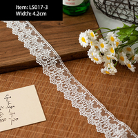 Garniture en dentelle brodée de couleurs personnalisables de fleurs fantaisie blanches pour lingerie féminine