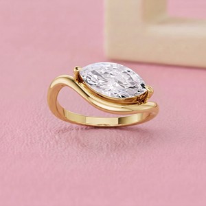 Anillo de compromiso solitario de oro con diamante talla marquesa, diseño moderno de cruzación de bandas, para joyería nupcial y regalos de lujo - Product Image 1