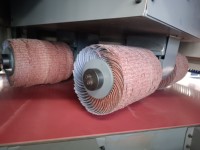 Machine de nettoyage de la saleté et des oxydes pour la découpe au plasma de tôles d'acier épaisses, usage intensif