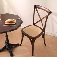 Chaise de salle à manger vintage en bois massif avec dossier croisé en rotin tressé pour hôtel, restaurant, maison, mariage, banquet
