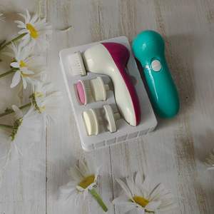 Cuidado DE LA PIEL Dispositivo de belleza Masaje Eléctrico Limpiador facial multifuncional Juego de cepillos faciales 5 en 1 Cepillo de limpieza facial - Product Image 4