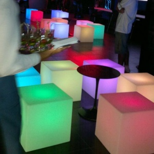 Khối lập phương LED cho meubles d'événements, RGB 40x40x40 Avec nạp tiền USB/nạp tiền Solaire, fauteuil Cube LED - Product Image 2