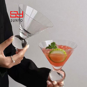 Verre à martini sans pied SUNYO en cristal sans plomb de haute qualité, transparent, avec base personnalisable, pour cocktails. - Product Image 1
