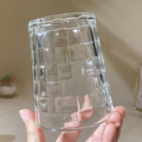 Wegwerp ecologisch verantwoorde transparante shotglas met klassiek rotanpatroon voor gebruik in bars en restaurants