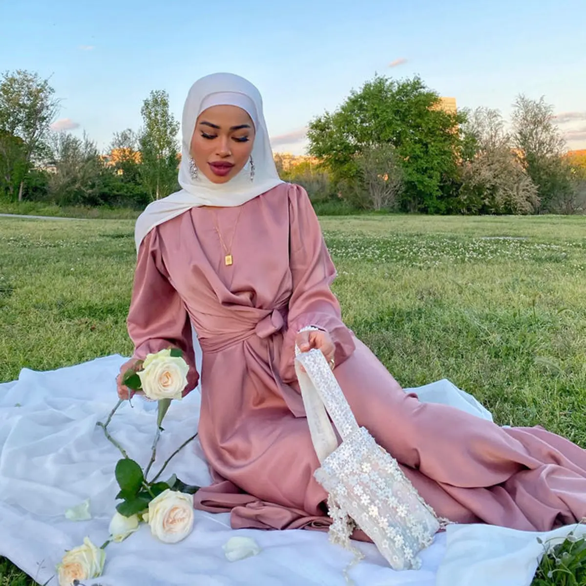 2024 การออกแบบล่าสุดตุรกีสีเขียวยาว Abaya ชุดมุสลิมผู้หญิง Kaftan ดูไบจากเสื้อผ้าอิสลามเจียมเนื้อเจียมตัวชุดราตรี Abaya