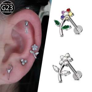 Pendientes de Oro 14K Freya ASTM-F136 con Flores y Múltiples Circonitas, Piercing de Oreja Tipo Labret con Parte Trasera Plana, Venta al por Mayor - Product Image 1