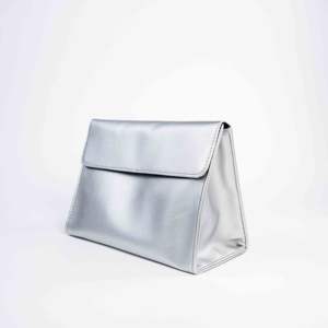 ISO BSCI โรงงานหนังกระเป๋าแป้งหนังนุ่มกันน้ํากระเป๋าเครื่องสําอางสําหรับรายการสถานที่ - Product Image 2