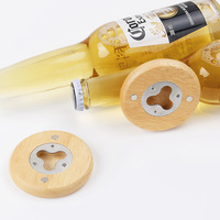 Vente en gros mini ouvre-bouteille rond en acier inoxydable aimants pour réfrigérateur cadeaux LOGO personnalisé ouvre-bouteille de bière en bois