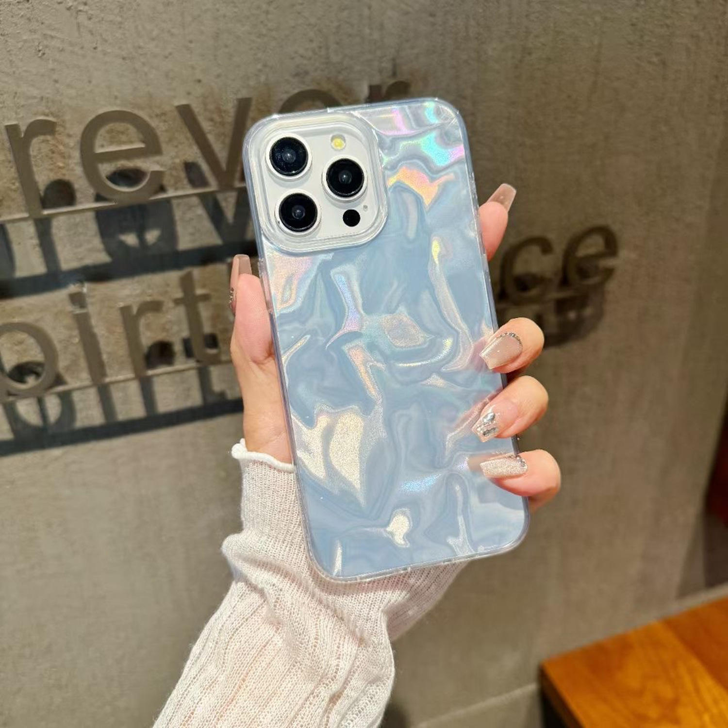 สีเหลืองอ่อน