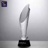 Trophées et récompenses en verre cristal cylindrique sur mesure, design personnalisé, vente en gros, surface polie non lisse, gravée et gravée au laser, couleur noire.