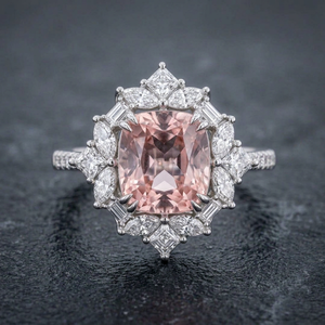 Bague de mariage de luxe 7 carats en or blanc 14K plaqué rhodium, sertie d'un diamant de laboratoire rose taille coussin, style Art Déco étoilé, personnalisable OEM - Product Image 1
