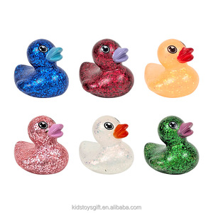 Juguetes de baño de pato con purpurina de goma promocionales al por mayor juguete flotante de baño de pato de goma suave para niños - Product Image 2
