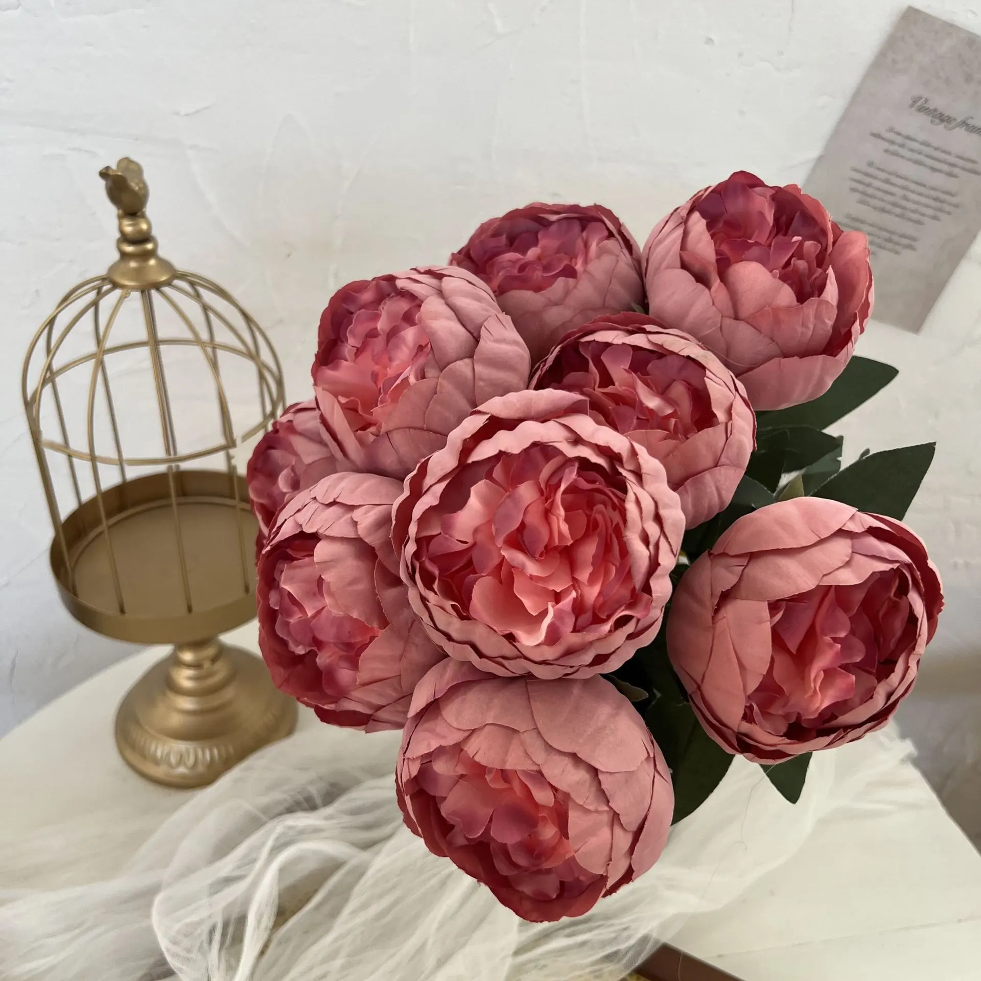 Preço barato por atacado Salão de casamento artificial Guia de flores de seda botões de rosas artificiais padrão de plantas vantagem