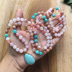 สร้อยคอมุกมาลา <span class=keywords><strong>108</strong></span> เม็ด ทำด้วยมือ, โรสควอตซ์ธรรมชาติ, ซันสโตน, อเมซอนไนต์, จาปามาลา, คริสตัลบำบัดเพื่อการสวดมนต์, ของขวัญเครื่องประดับโยคะ - Product Image 3