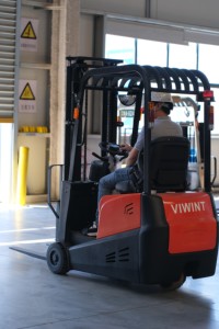 2 tấn 3 bánh xe nâng điện 2000kg cưỡi loại nặng nâng điện ba bánh xe tải cân bằng xe nâng điện - Product Image 5