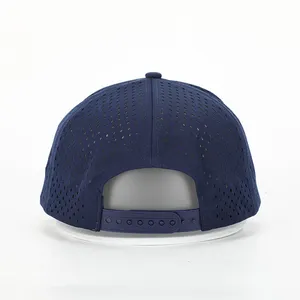 Casquette de baseball personnalisée de haute qualité à 5 panneaux avec logo brodé, chapeau perforé imperméable découpé au laser