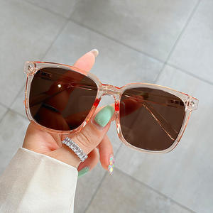 Gafas de Sol Extra Grandes Qianai para Mujer, Lentes de PC con Protección UV400, Montura Cuadrada, Estilo Urbano Moderno, Montura Gris - Product Image 4