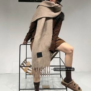 شال أنكورا أحمر للسيدات بتصميم بسيط جديد بلون سادة شال دافئ سميك يناسب جميع الشالات التقليدية - Product Image 1