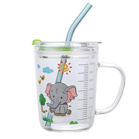 Tasse à eau en verre transparent avec échelle enfants enfants dessin animé tasse en verre de lait avec paille et poignée de couvercle en Silicone