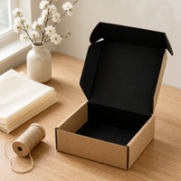 Boîte d'expédition en carton ondulé personnalisée en gros avec intérieur noir pour l'emballage d'expédition de vêtements et d'abonnements e-commerce