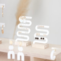 Minimaliste Acrylique Bijoux Boucle D'oreille Cintre S Forme Au Détail Goutte Boucle D'oreille Piercing Affichage Stud Boucle D'oreille Titulaire Avec Base En Bois