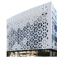 Panneaux en aluminium thermolaqués sur mesure, découpe laser, façade extérieure en métal, mur-rideau