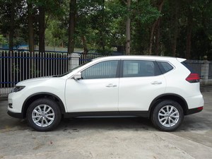 Nissan X-Trail 2017, Haute Qualité, Faible Kilométrage, SUV 5 Places, Disponible en Stock, Vente à <span class=keywords><strong>Prix</strong></span> Spécial - Product Image 3