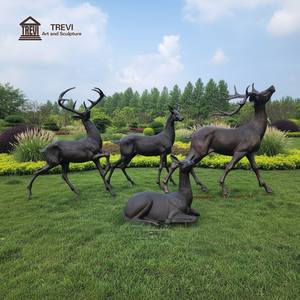 Sculpture de cerf en bronze grandeur nature TREVI, tête levée, cerf couché, chèvre couchée, pour la décoration de jardin et de la faune. - Product Image 1