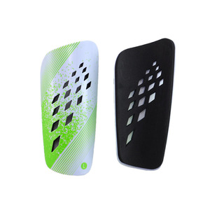 <span class=keywords><strong>Espinilleras</strong></span> Qirui para Todas las Edades - Protector <span class=keywords><strong>de</strong></span> Piernas para Diversos Deportes, Hechas <span class=keywords><strong>de</strong></span> Plástico EVA <span class=keywords><strong>de</strong></span> Alta Calidad para Niños y Adultos - Product Image 3