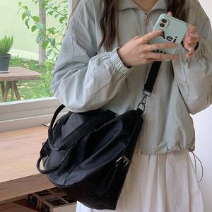 Bolsa de Viaje de Nailon Ligera con Correa Ajustable y Bolsillo con Cremallera, Unisex, para Viajes de Ocio, Primavera 2025 D8786 Negro - Product Image 3