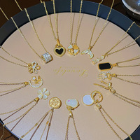 Nouveau Collier Femme en Acier Inoxydable Plaqué Or, Design de Niche Luxe Léger, Forme Cœur, Chaîne Figaro, Bouddhisme Naturel