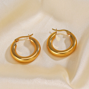 Boucles d'oreilles créoles tubulaires épaisses plaquées or PVD 18 carats, plusieurs tailles, en acier inoxydable hypoallergénique, minimalistes, audacieuses, en forme de cercle, vente en gros - Product Image 2