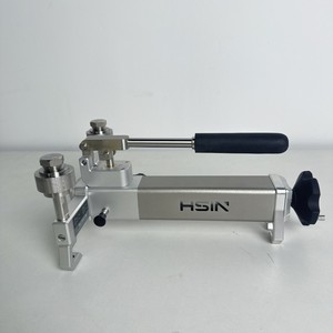 Bomba de Calibración Neumática Portátil HSIN613, Calibrador Manual de Manómetro 1/2NPT, 60 bar, OEM, Precisión de 1 Pa, Estabilidad del 0.02% F.S. - Product Image 2