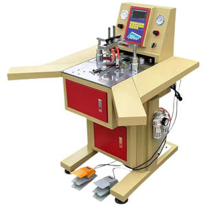 Machine à clouer automatique CNC Yunqingtech pour cadres photo, machine à assembler les cadres, cloueuse en V - Product Image 1