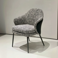 Chaise à bras nordique moderne en tissu et métal avec panneau, idéale pour la salle à manger de la maison, de l'hôtel ou du restaurant