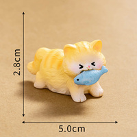 Maßgefertigte Freche Katze Niedliche Cartoon-Mikrolandschaft Modell Harz-Figur Spielzeug Kristallkugel Zubehör für Schreibtisch- und Autodekoration