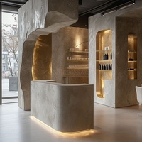 Bureau d'accueil personnalisé en pierre calcaire pour salon de beauté et hôtel de luxe, avec logo Newstar