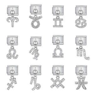 Bracelet à Breloques Italien en Acier Inoxydable Doré avec 12 Pendentifs Zodiaque Mignons – Bijou Tendance Idéal pour Cadeau (Vente en Gros) - Product Image 1