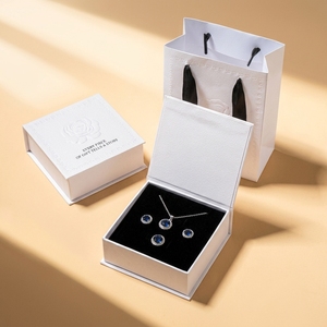 Scatola Portagioie Magnetica di Lusso Becan con Interno in Spugna a Strati, Protezione Superiore, per Acquisti all'Ingrosso e Selezione Indipendente - Product Image 2