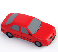 Vente en gros de balles anti-stress en forme de mini-voiture rouge avec logo personnalisé, jouets promotionnels en PU, jouets anti-stress en forme de véhicule