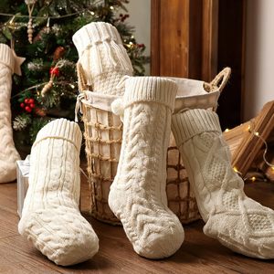 Grands chaussettes de Noël en acrylique tricoté 100 % écologiques, décoratives, à suspendre, sacs cadeaux - Product Image 2
